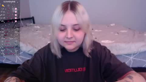 Snapshot of vendymories chatting on 12/16/25, 06:24 eva 3 online show from 12/16/25, 06:24