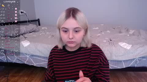 Snapshot of vendymories chatting on 12/18/25, 06:58 eva 3 online show from 12/18/25, 06:58