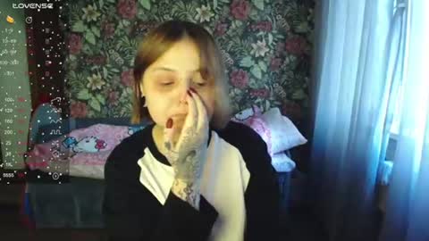Snapshot of vendymories chatting on 06/20/26, 02:47 eva 3 online show from 06/20/26, 02:47
