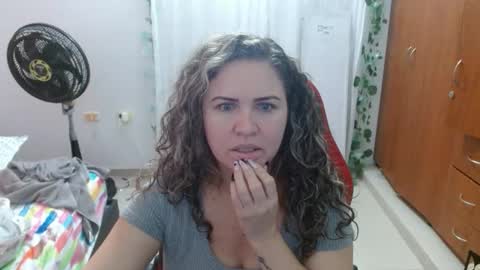 Snapshot of venecasexy44 chatting on 09/11/25, 11:21 venecasexy44 online show from 09/11/25, 11:21