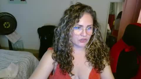 Snapshot of venecasexy44 chatting on 10/04/25, 12:19 venecasexy44 online show from 10/04/25, 12:19