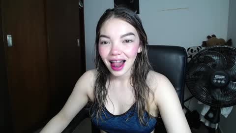 Snapshot of venelope1 chatting on 12/08/24, 03:32 Venelope 3 online show from 12/08/24, 03:32