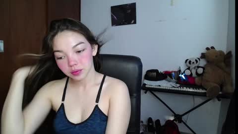 Snapshot of venelope1 chatting on 12/14/24, 02:31 Venelope 3 online show from 12/14/24, 02:31