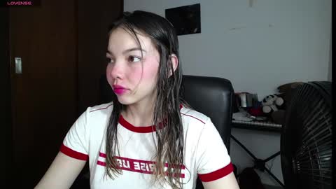 Snapshot of venelope1 chatting on 01/09/25, 02:11 Venelope 3 online show from 01/09/25, 02:11