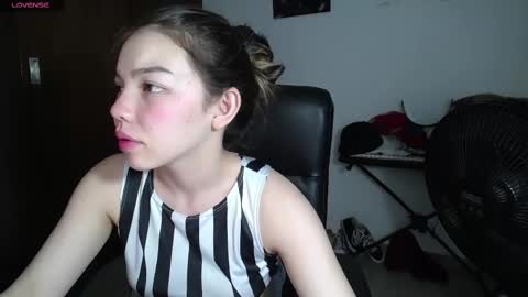 Snapshot of venelope1 chatting on 02/13/25, 05:37 Venelope 3 online show from 02/13/25, 05:37