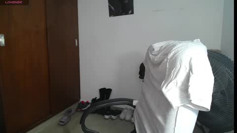 Snapshot of venelope1 chatting on 02/14/25, 03:43 Venelope 3 online show from 02/14/25, 03:43