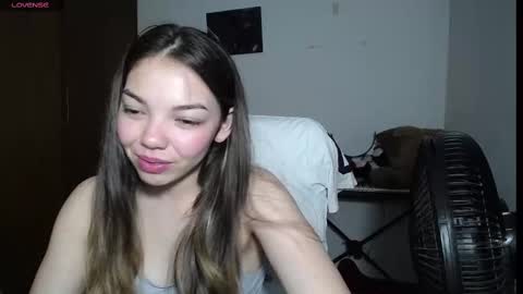 Snapshot of venelope1 chatting on 02/27/25, 05:24 Venelope 3 online show from 02/27/25, 05:24