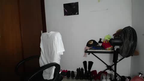 Snapshot of venelope1 chatting on 09/25/25, 03:32 Venelope 3 online show from 09/25/25, 03:32