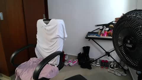 Snapshot of venelope1 chatting on 11/27/25, 08:00 Venelope 3 online show from 11/27/25, 08:00