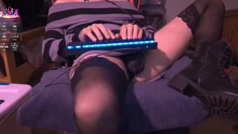 Snapshot of venimau chatting on 11/23/25, 01:22 venimau online show from 11/23/25, 01:22