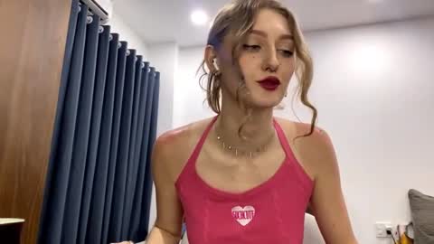 Snapshot of venniebonillas chatting on 02/27/26, 11:32 Emily online show from 02/27/26, 11:32