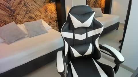 V E N U S  online show from 09/19/25, 07:58