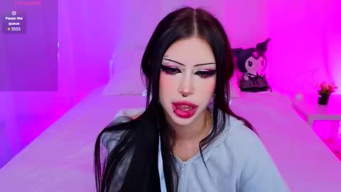 Vivian online show from 11/12/25, 04:13