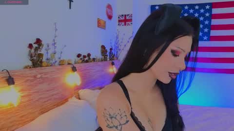 Vivian online show from 05/30/26, 05:15