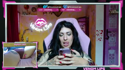 Snapshot of venomouslips chatting on 10/09/25, 01:42 VenomLips online show from 10/09/25, 01:42