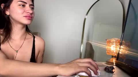 Snapshot of venus_art11 chatting on 04/24/26, 08:33 venus_art11 online show from 04/24/26, 08:33