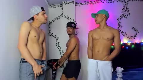 venus_boy2 online show from 11/05/25, 04:23