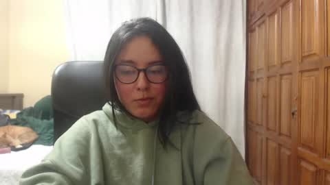 Snapshot of venus_cat_ chatting on 04/17/26, 11:19 Venus online show from 04/17/26, 11:19