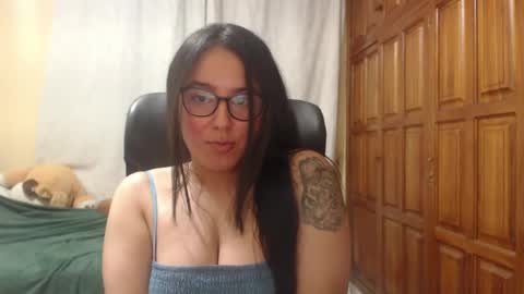 Snapshot of venus_cat_ chatting on 05/25/26, 11:00 Venus online show from 05/25/26, 11:00