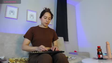 Snapshot of venus_red_69 chatting on 04/24/26, 07:27 Venus online show from 04/24/26, 07:27