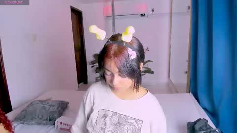 Snapshot of venus_velvet chatting on 09/15/25, 07:19 venus_velvet online show from 09/15/25, 07:19