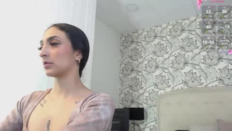 Snapshot of venusandrea29 chatting on 05/04/26, 12:01 Venus online show from 05/04/26, 12:01