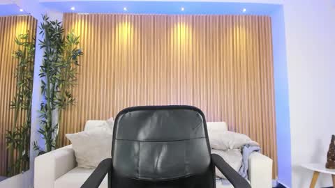 Venus Cooper Everyday From 1400 to 2200 Col Time online show from 11/15/25, 08:38