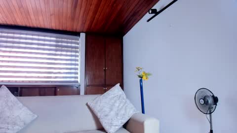 Snapshot of venuscooper_ chatting on 01/17/26, 07:28 Venus Cooper Everyday From 1400 to 2200 Col Time online show from 01/17/26, 07:28