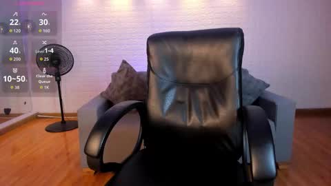 Snapshot of venuscooper_ chatting on 02/27/26, 06:19 Venus Cooper Everyday From 1400 to 2200 Col Time online show from 02/27/26, 06:19