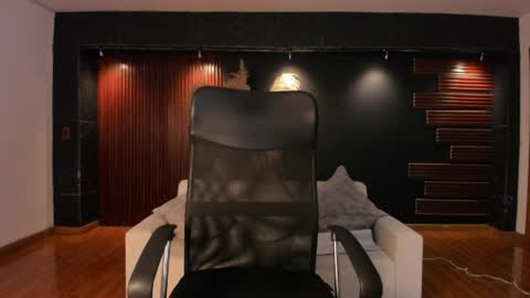 Snapshot of venuscooper_ chatting on 04/07/26, 07:14 Venus Cooper Everyday From 1400 to 2200 Col Time online show from 04/07/26, 07:14