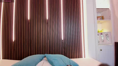 Snapshot of venuscooper_ chatting on 04/14/26, 06:47 Venus Cooper Everyday From 1400 to 2200 Col Time online show from 04/14/26, 06:47