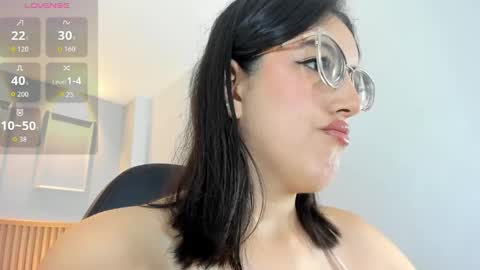 Snapshot of venusgreys1 chatting on 05/20/26, 12:33 VENUS online show from 05/20/26, 12:33