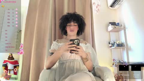 Snapshot of venuslusty chatting on 01/28/25, 03:25 Venus online show from 01/28/25, 03:25