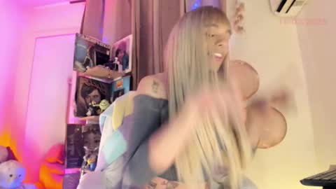 Snapshot of venuslusty chatting on 02/16/25, 12:54 Venus online show from 02/16/25, 12:54