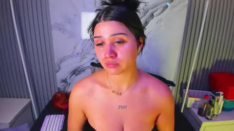Snapshot of venusowen_ chatting on 04/18/26, 08:31 Venusowen online show from 04/18/26, 08:31