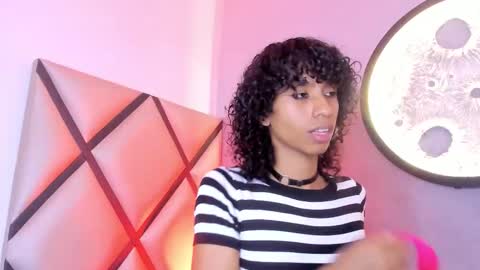 venuss_03 online show from 11/19/25, 03:28