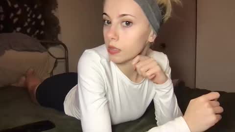 Snapshot of venustheflytrap chatting on 03/24/26, 04:39 venustheflytrap online show from 03/24/26, 04:39