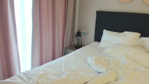 Snapshot of veola_new chatting on 12/18/25, 03:45 Violetta online show from 12/18/25, 03:45