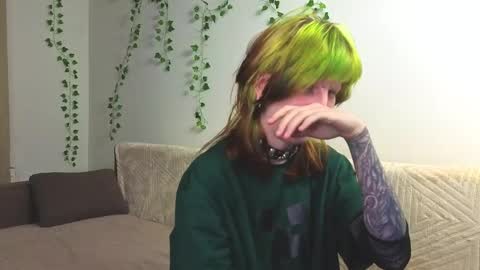 Snapshot of veolatownson chatting on 09/24/25, 08:12 Erica online show from 09/24/25, 08:12