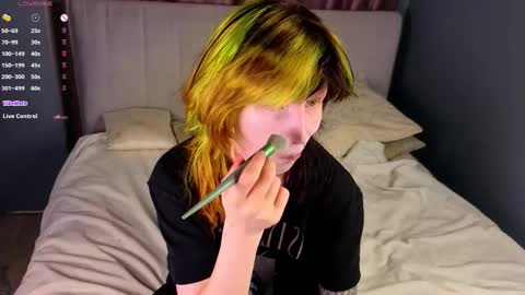 Snapshot of veolatownson chatting on 11/20/25, 08:08 Erica online show from 11/20/25, 08:08