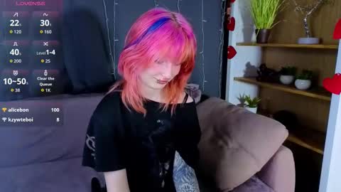 Snapshot of veolatownson chatting on 03/05/26, 08:05 Erica online show from 03/05/26, 08:05