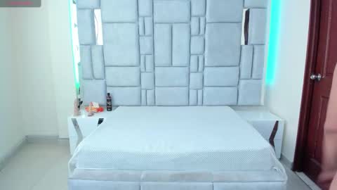 Domelipa  online show from 12/14/24, 06:30