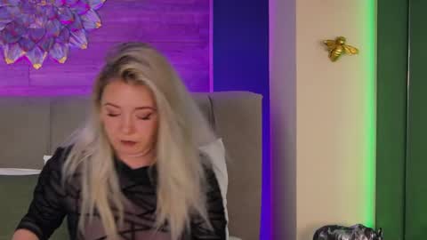 Snapshot of veranoires chatting on 05/24/26, 04:39 VeraNoires online show from 05/24/26, 04:39