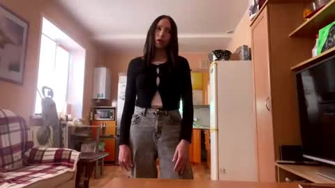 Snapshot of verniewinkleman chatting on 04/23/26, 05:41 Lily online show from 04/23/26, 05:41