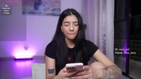 vero_cam online show from 12/04/25, 01:59