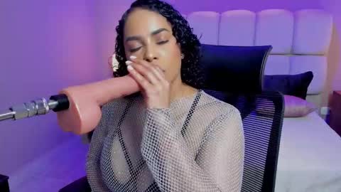 Snapshot of vero_milff chatting on 11/27/25, 07:38 Vero online show from 11/27/25, 07:38