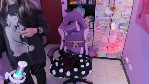 Snapshot of vero_osb chatting on 11/21/25, 12:10 online show from 11/21/25, 12:10