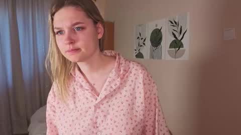 Veronica online show from 09/15/25, 04:34