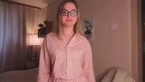 Veronica online show from 10/04/25, 05:16