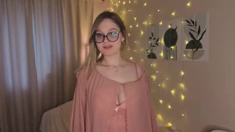 Snapshot of verocat chatting on 11/07/25, 10:04 Veronica online show from 11/07/25, 10:04